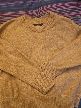 Banana Republic New Sweater. Medium. Light Gold